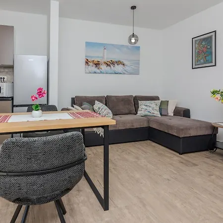 Mutak By Interhome *