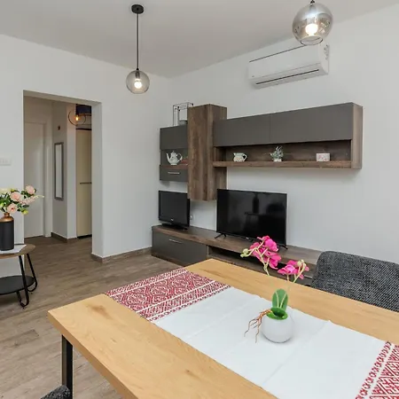 Mutak By Interhome * Vir